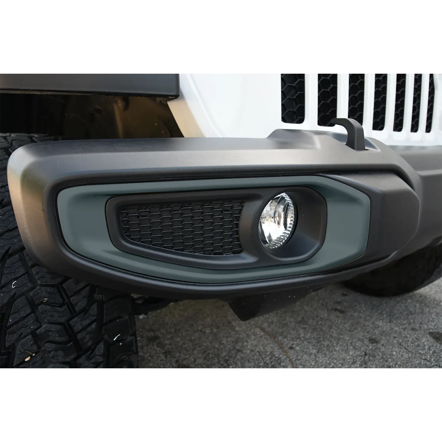 Fog Trim Light Surround (Fits JL/JT)